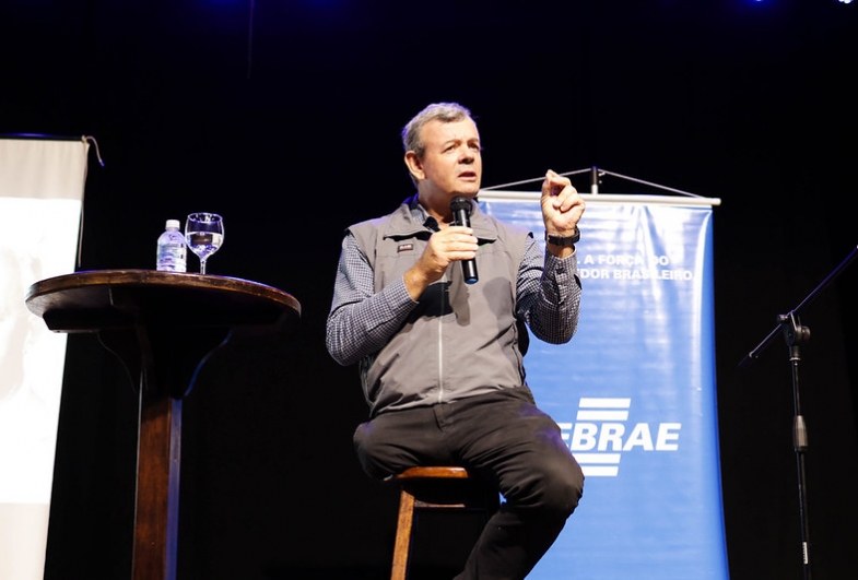Palestra do Sebrae-SP com Lars Grael atrai mais de 250 pessoas em Piraju e destaca resiliência e liderança