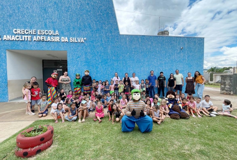 Prefeitura de Taguaí promove passeio na Carreta Auto Bots para alunos da Rede Municipal