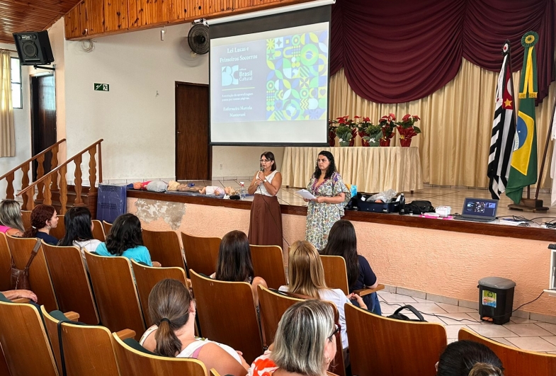 Secretária de Educação, Renata Amaro, durante a abertura