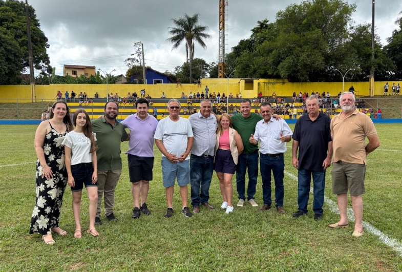 Presidente da Câmara de Taguai, Regina Bergamo; Carlinhos do Povo, assessor do deputado Luiz Carlos Motta; prefeito Cristiano Amorim (Timburi); prefeito Paulo Roberto (Manduri); prefeito João da Taper