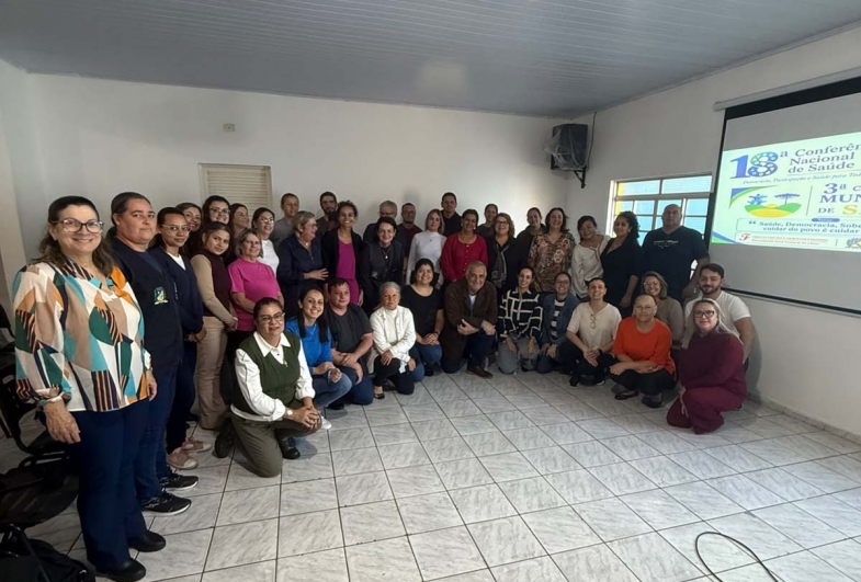 Participantes da conferência em Sarutaiá