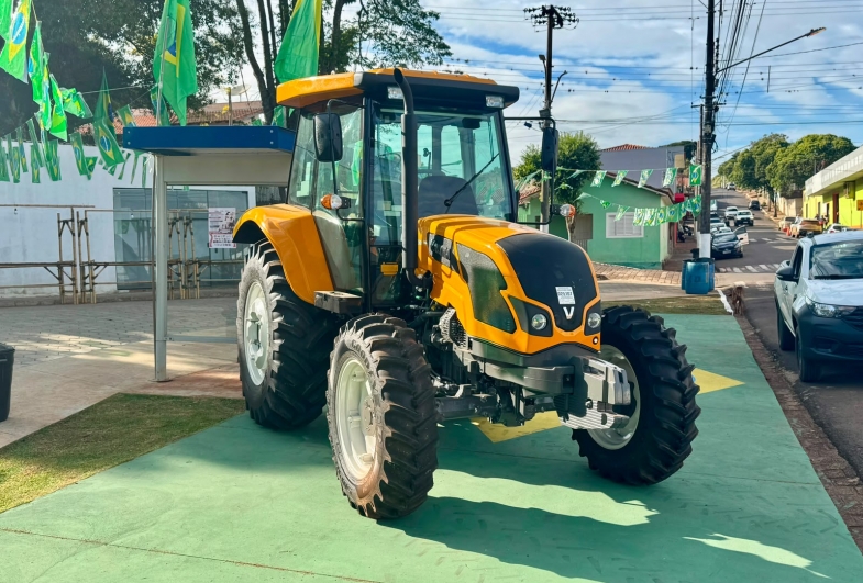 Timburi recebe trator Valtra 90 CV para fortalecer o setor agrícola