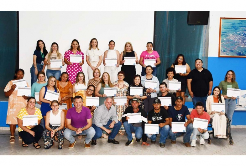 Sebrae-SP e Prefeitura entregam certificados de cursos profissionalizantes em Taguaí 