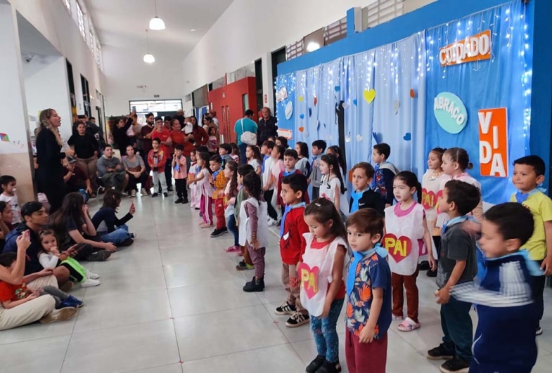 Escolas de Taguaí celebram o Dia dos Pais com apresentações 