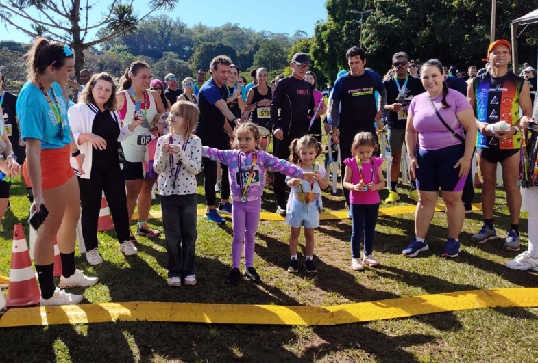 Crianças da categoria Kids na linha de largada
