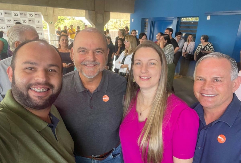 Assessor parlamentar Carlinhos, deputado Ricardo  Madalena, presidente da Câmara Regina Bergamo  e prefeito Edinho fundão