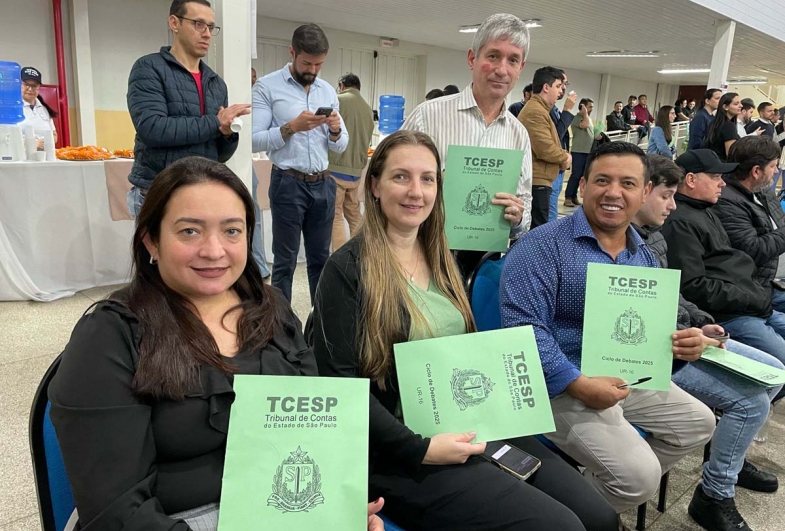 Tânia, presidente da câmara Regina, Adilson e vereador Tatu