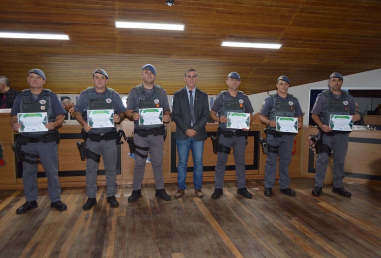 Policiais integrantes da Patrulha Rural recebem homenagem pelos serviços prestados