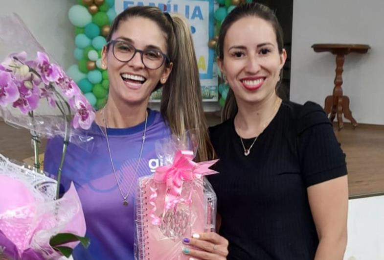 Youtuber famosa palestra para alunos de Fartura