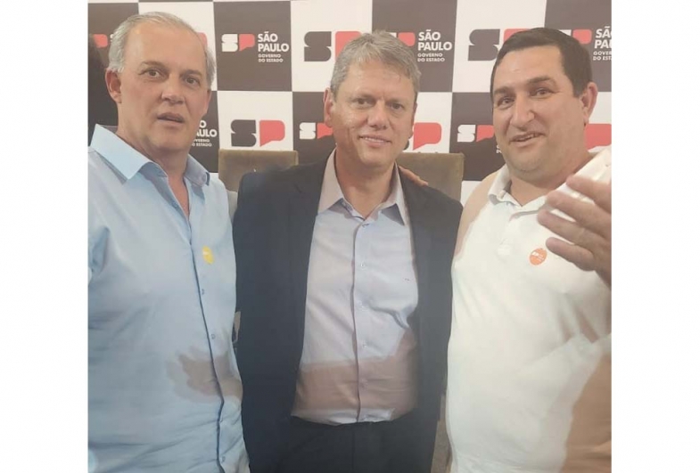 Prefeito Fábio Benini assina construção de 130 casas populares para Itaporanga