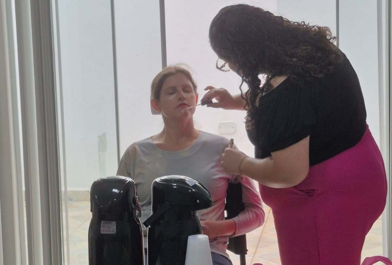 Aula prática de maquiagem também fez parte  da programação