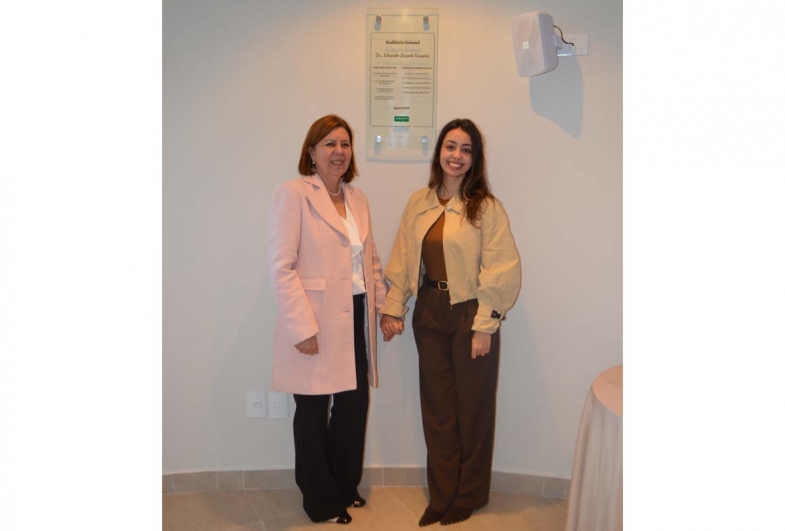 Lourdes e a filha Dra. Ana Carolina Carneiro