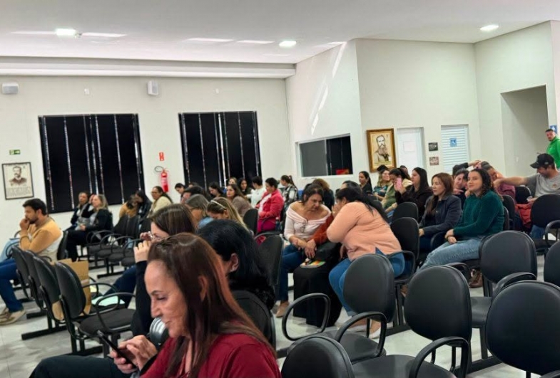 Estiveram presentes a equipe gestora, coordenadores pedagógicos, diretores, professores e demais profissionais da Rede Municipal de Ensino