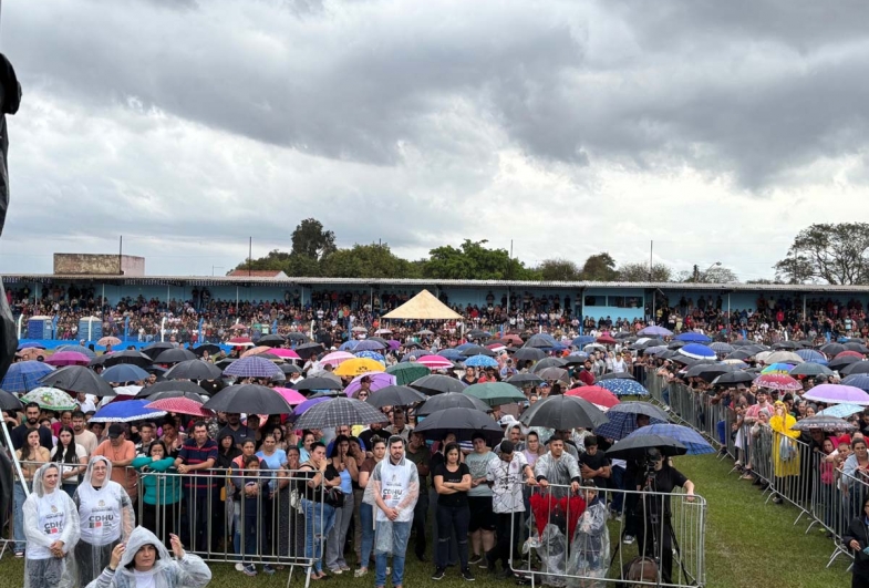 Milhares de pessoas se reuniram no estádio para acompanhar o sorteio