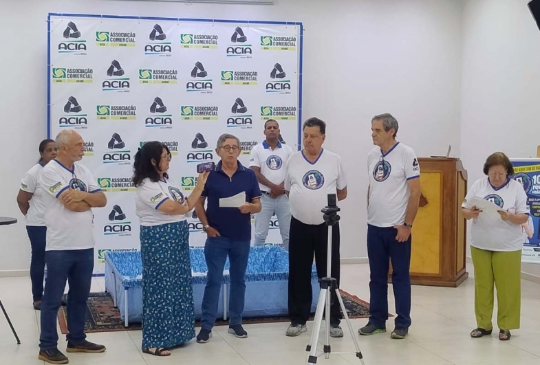 Dorival, Joana, Silvana Mota, presidente da Acia Cassio Jamil,  Nozito, Fernando, Homero e Judite durante o sorteio