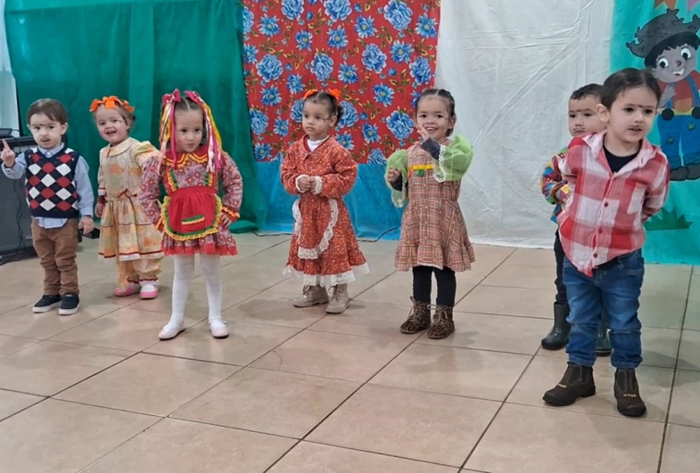 Festa Junina anima a Escola Josiane Soldera com música, dança e tradição