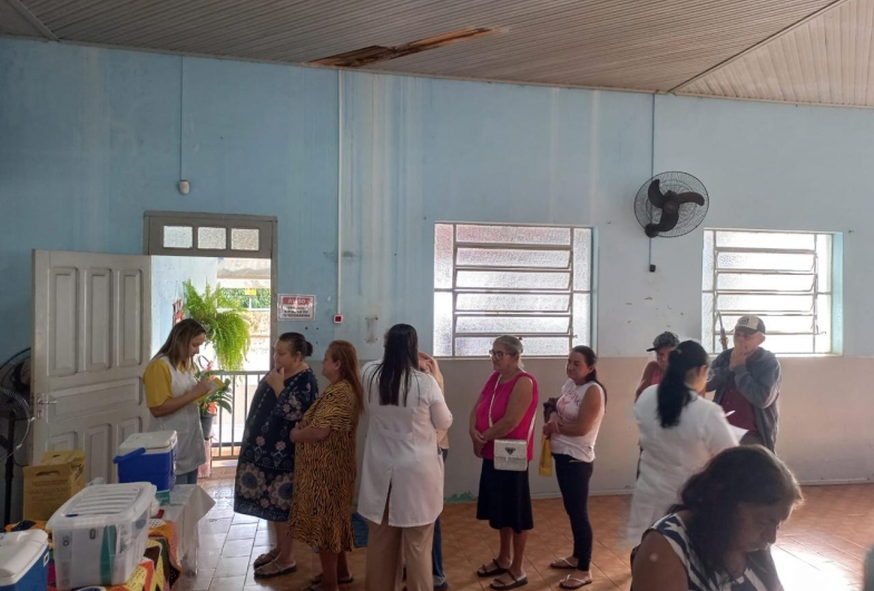 Foi realizada a vacinação contra a gripe em 18 idosos que ainda não haviam recebido a dose