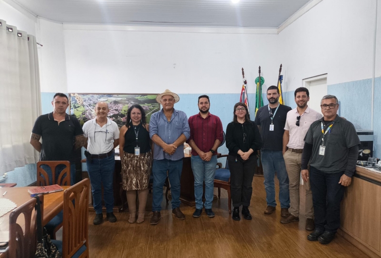 Prefeitura de Sarutaiá se reúne com a Sabesp e a Ures em busca de melhorias em loteamento