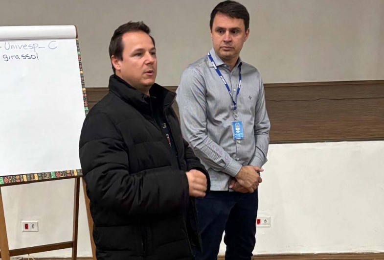 Secretário de Comércio e Obras George Andrade e representante do Sebrae  Vinícius Gecto