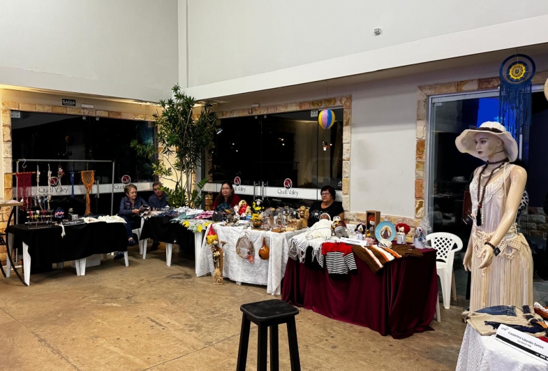 Exposição dos produtos produzidos através dos cursos do Sebrae