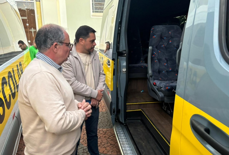 Durante a vistoria, toda a documentação  foi conferida e aprovada, assegurando  que os veículos estão prontos para  operar com segurança