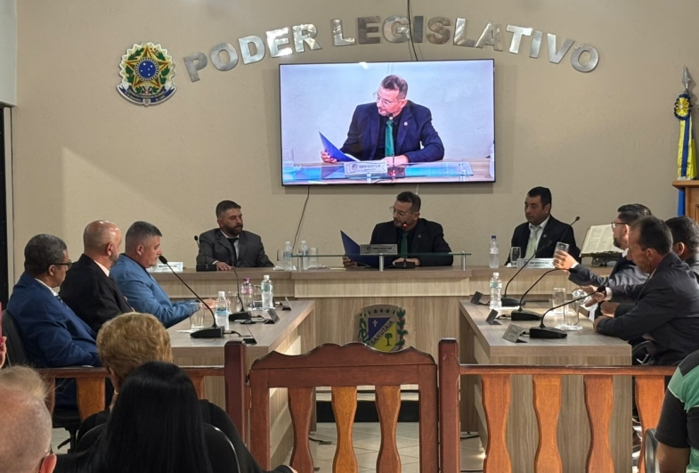Estiveram presentes na solenidade de posse autoridades municipais,  vereadores e representantes da comunidade, acompanhando  o início da nova etapa administrativa de Sarutaiá