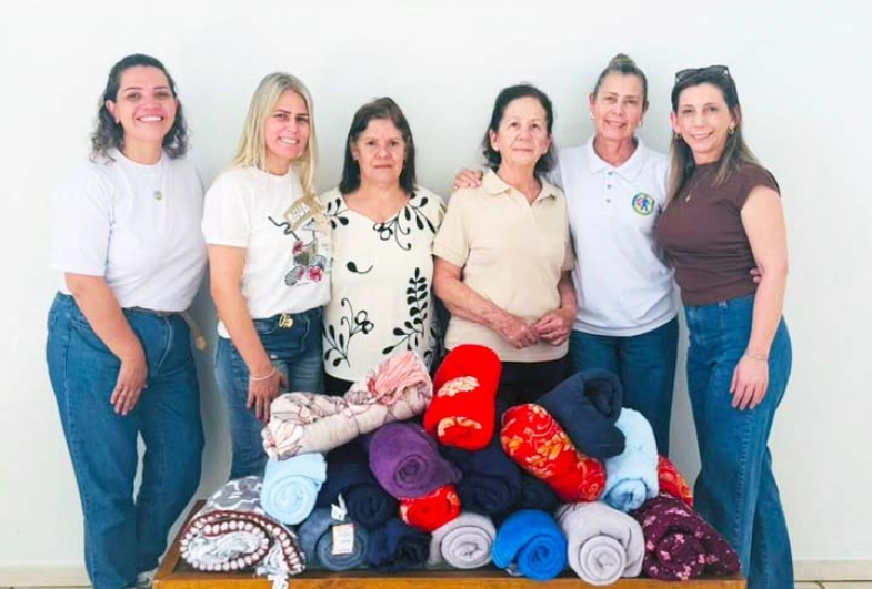 Fundo Social de Solidariedade de Taguaí realiza doação de cobertores ao Grupo de Apoio aos Portadores de Câncer