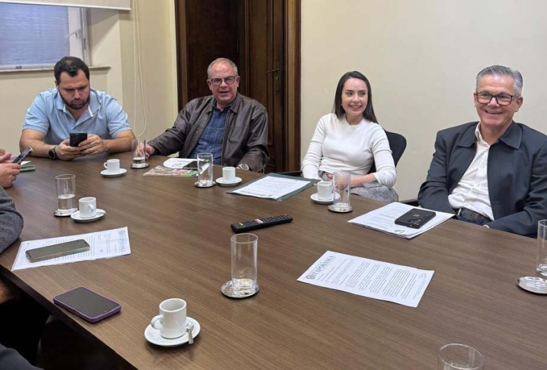 Prefeito Marcão do Haras, secretária de adm. de Paranapanema Gabriele Feliciano e assessor parlaentar do deputado João Cury, Isnar Freschi