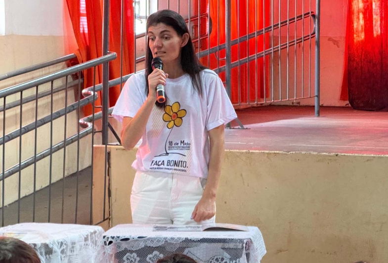 A médica Drª Paula, foi responsável pela palestra