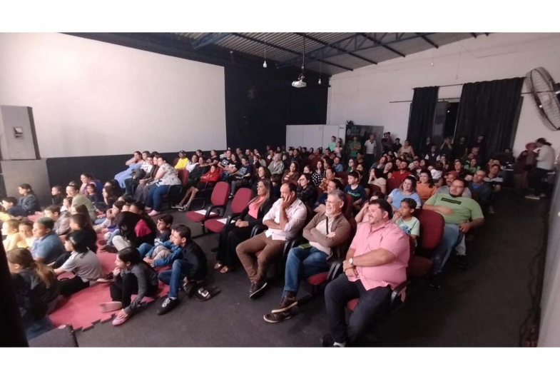 A casa estava lotada para acompanhar o espetáculo