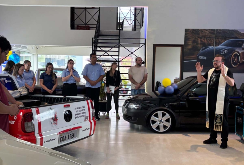 Durante o encontro, o padre Blener realizou uma bênção no espaço