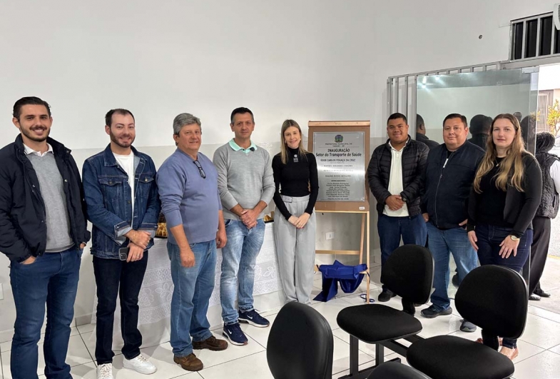 Vereador Carlos Rodolfo, vereador Luiz Henriko, coordenador de Serviços Gerais Biga, vice-prefeito Rafael Corona, secretária municipal de Saúde Renata, coordenador de Transportes Antônio, vereador Dud