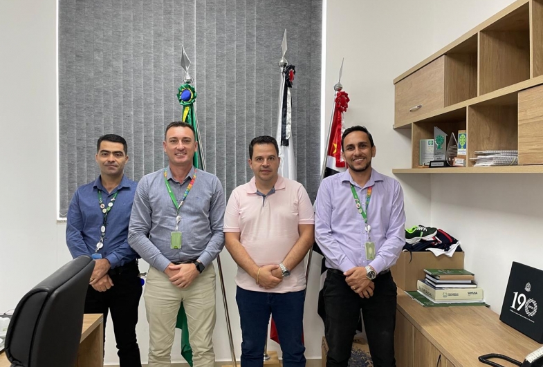 Prefeitura de Cel Macedo recebe representantes da Neoenergia Elektro para discutir melhorias no fornecimento de energia elétrica