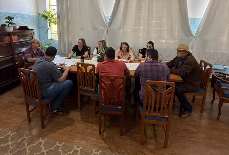 Durante o encontro, os membros do conselho analisaram e debateram a destinação dos recursos voltados ao financiamento de obras e ações de saneamento básico
