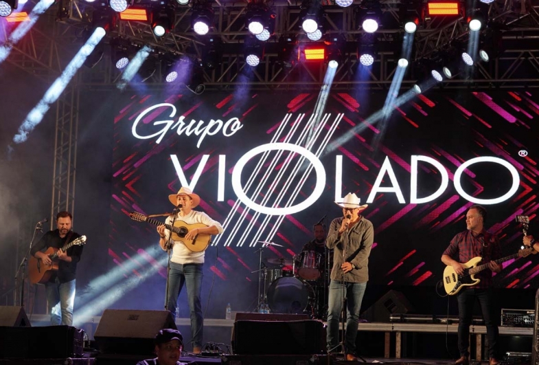 O Grupo Violado trouxe a essência da musica  sertaneja caipira na sexta-feira