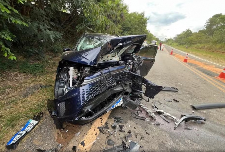 Três pessoas ficam gravemente feridas após acidente em rodovia de Itaberá