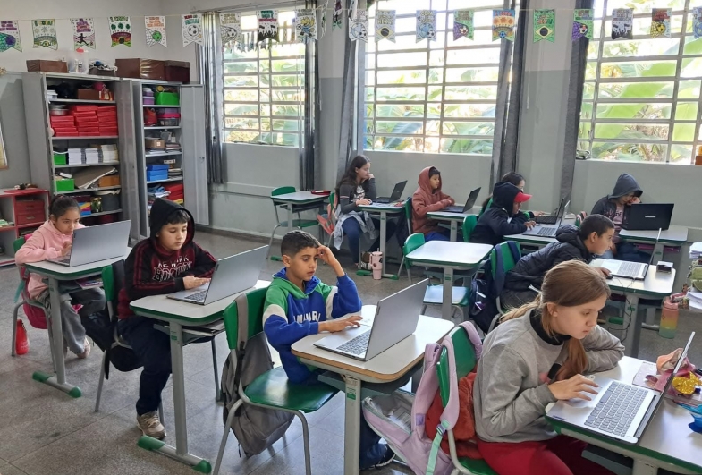 Prefeitura investe em notebooks e tablets para fortalecer o ensino tecnológico na Emef de Timburi
