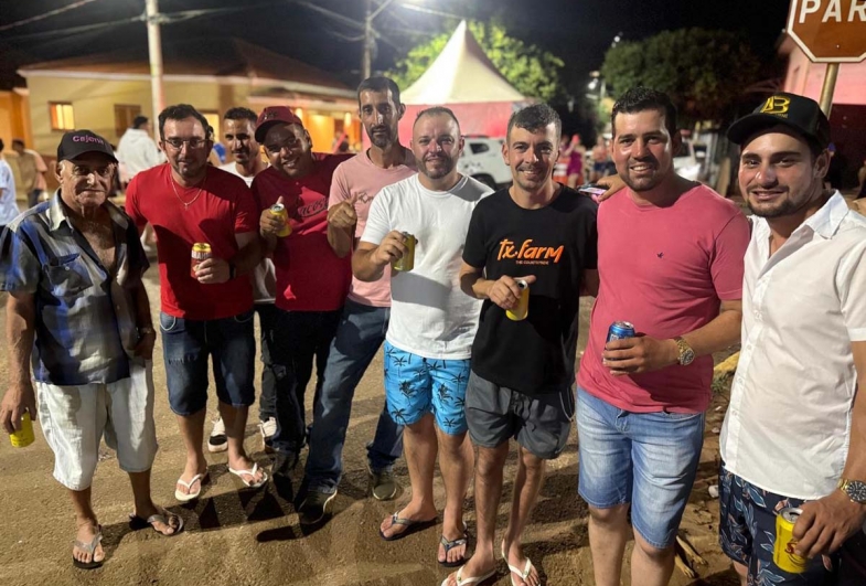 Amigos na festividade