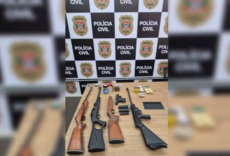 Polícia Civil apreende arsenal com espingardas, pistola e munições em Itapetininga