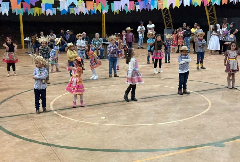 As salas ensaiaram coreografias antigas e modernas para apresentar