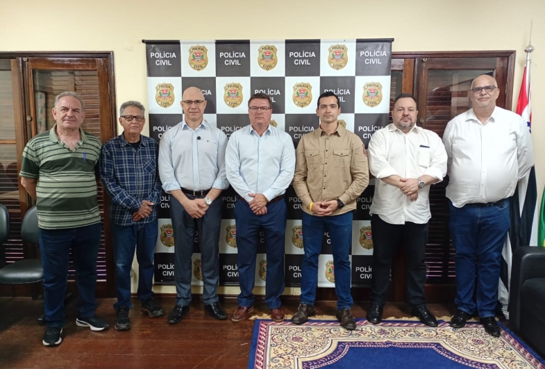 Autoridades discutem melhorias para Polícia Civil durante visita à Seccional de Avaré