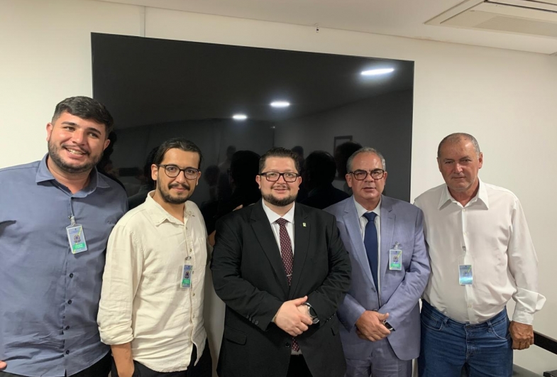 Vereador Léo Maia, vereador Professor Henrique, Jaderson Braga da Secretaria de Relações Institucionais,  prefeito Marcão do Haras e vereador Toninho  do Batista no Palácio do Planalto