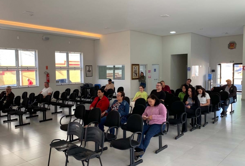 Público presente na audiência pública, realizada no Centro Cultural de Coronel Macedo
