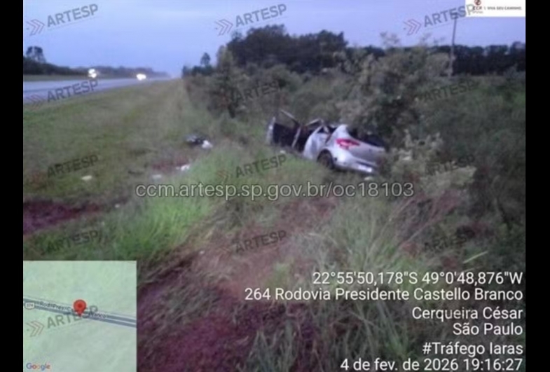 Motorista morre após bater carro em defensa metálica e capotar em rodovia em Cerqueira César 
