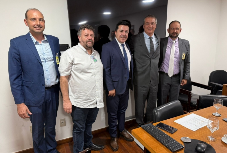 Beto Fonseca, Alex Campos, prefeito Cristiano, secretário  adjunto do Palácio Gerson Bitencourt e Luciano Giamarco