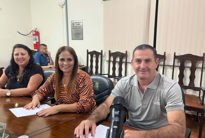 Vereadoras Leila Naldi, Preta e vereador  Rivael Leme dos Santos