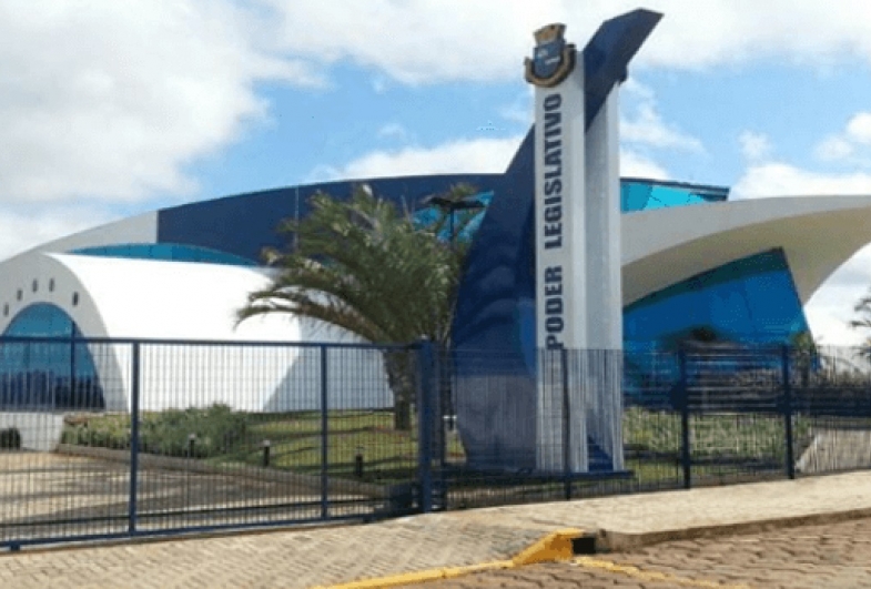 Lei permite que empresas privadas invistam em escolas públicas municipais de Avaré