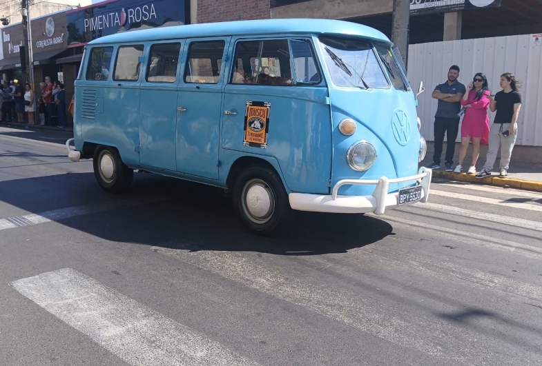 AAVANT exibe automóveis raros no Desfile Cívico pelos 164 anos de Avaré
