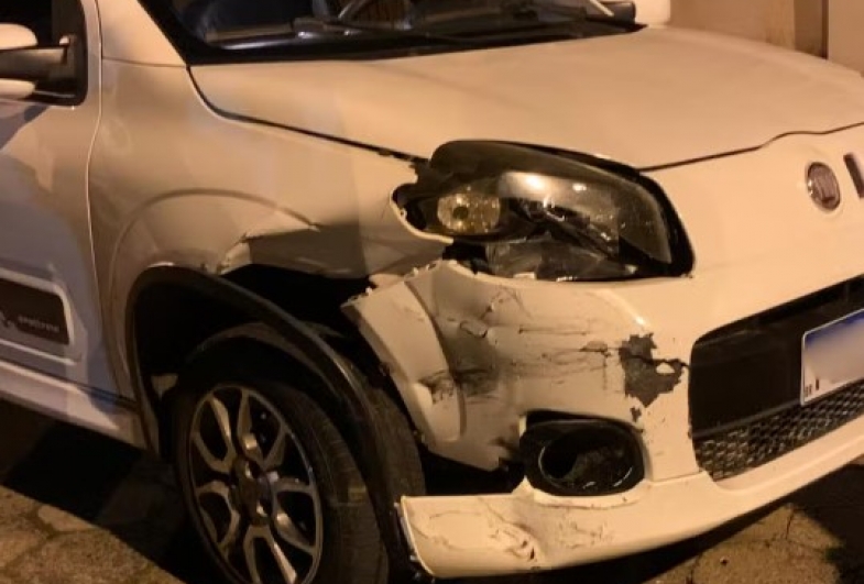Prejuízo para consertar o carro atingido foi avaliado entre R$ 5 mil e R$ 10 mil — Foto: Arquivo pessoal/Jhonatan Henrique
