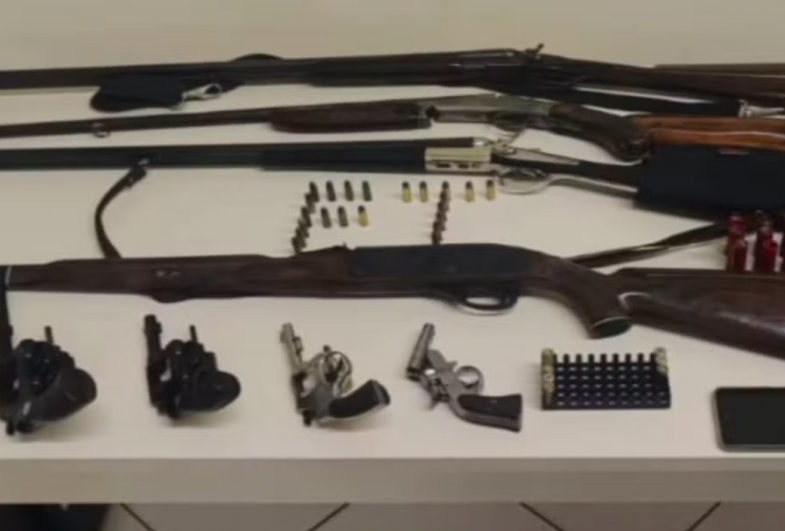 Polícia Militar apreende armas de fogo e mais de R$ 38 mil após denúncia em Cerqueira César